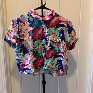 Super cute floral button up crop top with front pocket